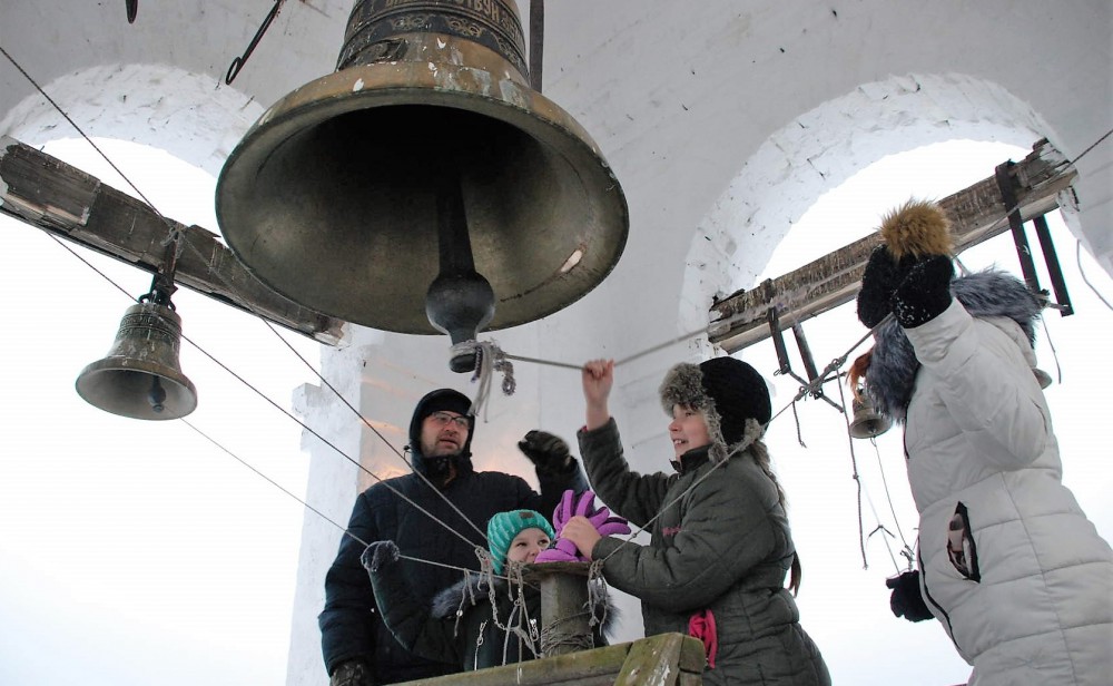 Школьники знакомятся с устройством православного храма