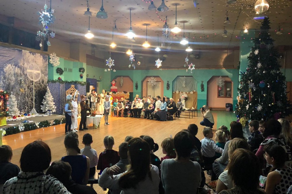 ЛУКОЙЛ вручил новогодние подарки детям из социального приюта Кстовского района