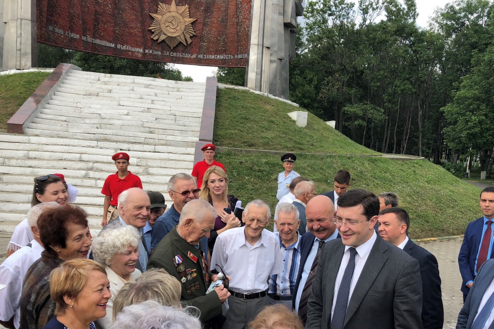 Глеб Никитин с жителями Автозаводского района в Парке Славы