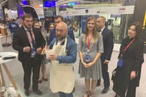 Покраска наличника нижегородского ОКН на ПМЭФ-2019