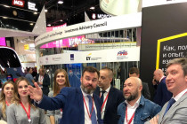 Покраска наличника нижегородского ОКН в рамках ПМЭФ-2019