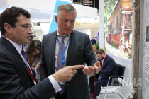 Покраска наличника нижегородского ОКН в рамках ПМЭФ-2019