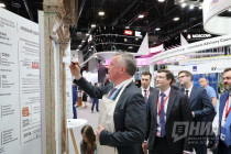 Покраска наличника нижегородского ОКН в рамках ПМЭФ-2019