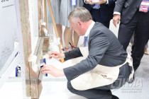 Покраска наличника нижегородского ОКН в рамках ПМЭФ-2019