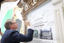 Покраска наличника нижегородского ОКН в рамках ПМЭФ-2019