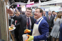 Покраска наличника нижегородского ОКН в рамках ПМЭФ-2019