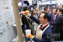 Покраска наличника нижегородского ОКН в рамках ПМЭФ-2019