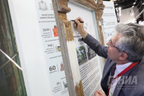 Покраска наличника нижегородского ОКН в рамках ПМЭФ-2019