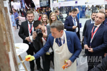 Покраска наличника нижегородского ОКН в рамках ПМЭФ-2019