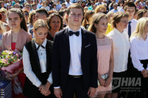 Почти 500 нижегородских отличников получили золотые медали