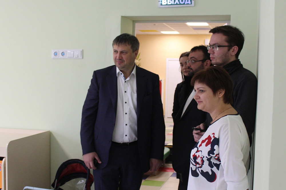 Глава Дзержинска Иван Носков посетил частный детский сад Ладушки