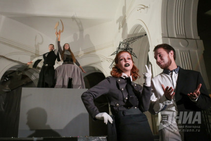 Премьера спектакля Колхозница и рабочий