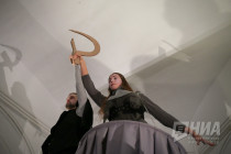 Премьера спектакля Колхозница и рабочий