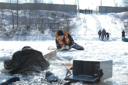 Провалившегося под лед на Ветлуге мужчину спасли в Краснобаковском районе