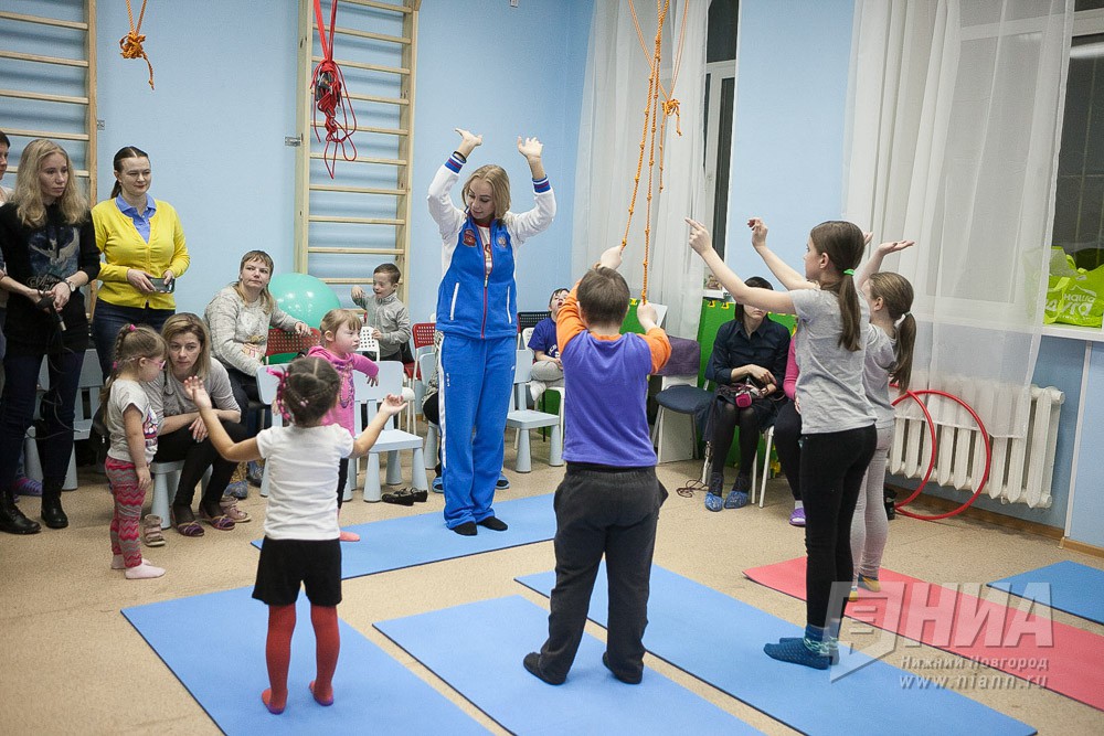 Фитнес-инструкторы и спортивные тренеры проведут для нижегородцев онлайн-тренировки