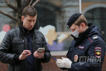 QR-коды проверили полицейские у жителей Нижнего Новгорода