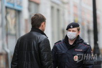 QR-коды проверили полицейские у жителей Нижнего Новгорода