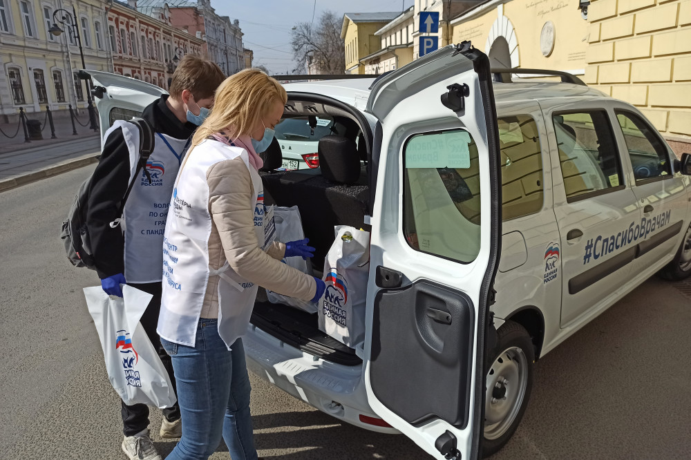 Участницы конкурса "Миссис Нижний Новгород" и волонтерский центр помогают многодетным семьям