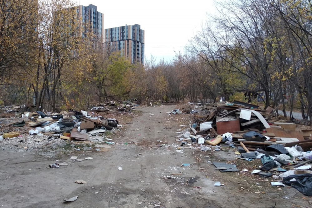 Cвалку мусора на ул. Космонавта Комарова планируют ликвидировать в декабре