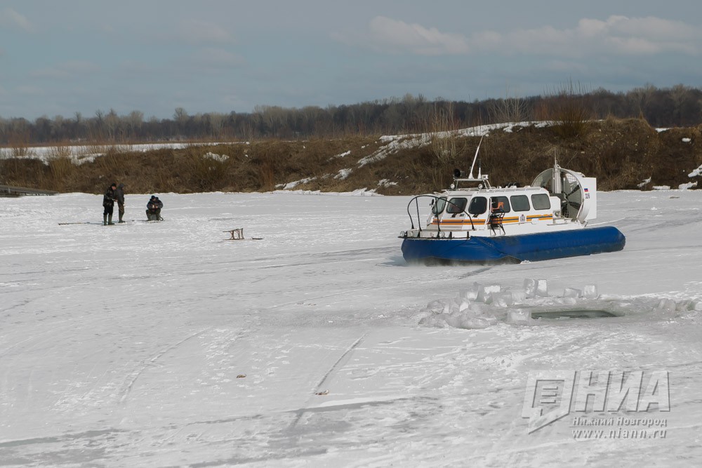 Стали известны подробности ЧП на озере в Навашине: молодой человек выбрался из-подо льда 