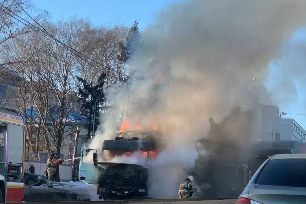 Фура с макулатурой сгорела в Нижнем Новгороде 