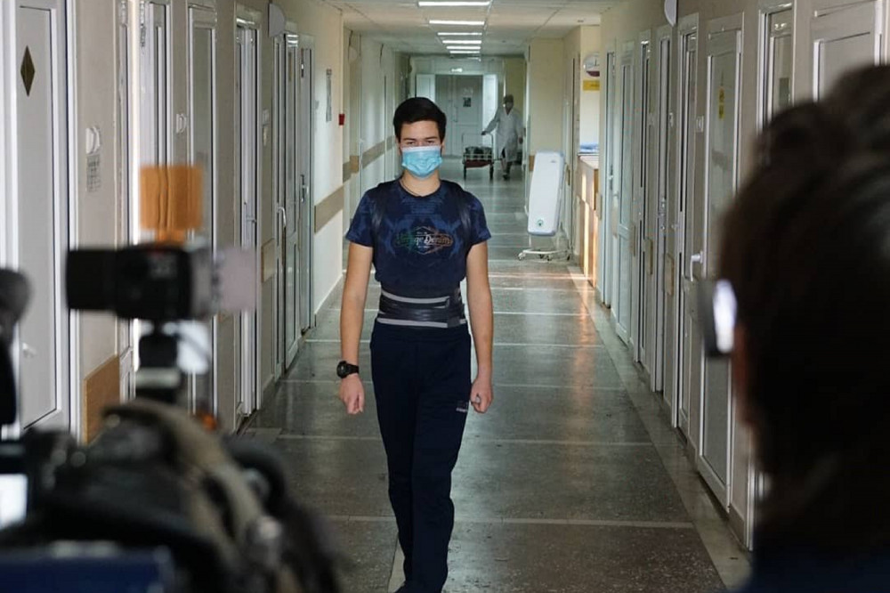 Нижегородские врачи прооперировали подростка со сложным переломом позвоночника