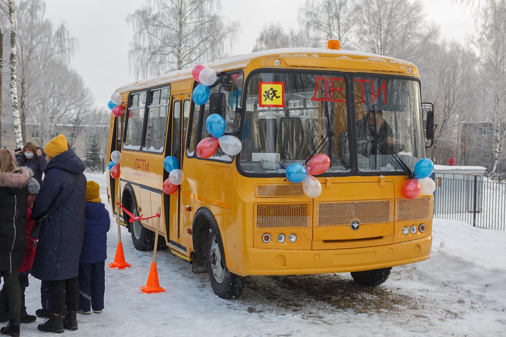 Два новых автобуса доставили в сельские школы Кстовского района