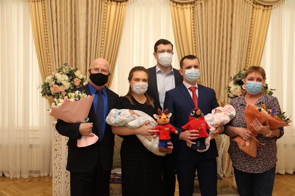 Вручение памятной медали новорожденным началось в Нижегородской области