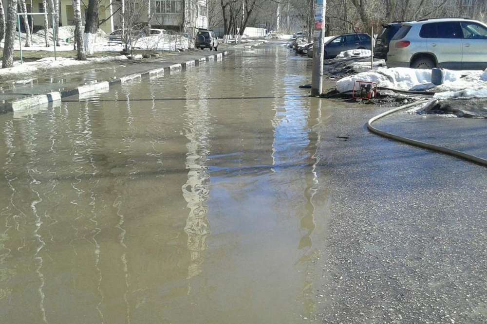 Откачка талых вод и вывоз снега продолжается в Нижнем Новгороде 30 марта
