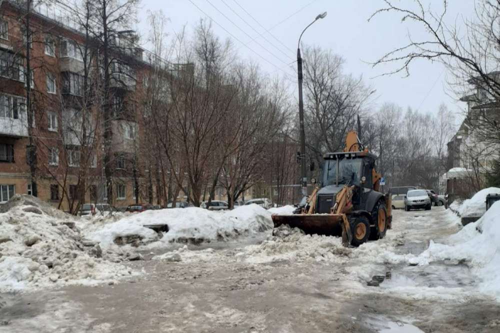 Откачка талых вод и вывоз снега продолжается в Нижнем Новгороде 1 апреля
