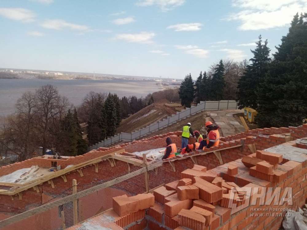 Монтаж ступеней начался на Чкаловской лестнице в Нижнем Новгороде 