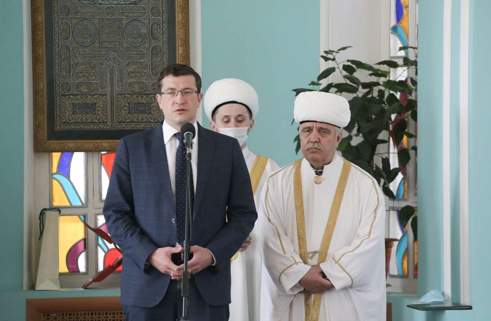 Глеб Никитин в соборной мечети поздравил верующих с праздником Ураза-байрам