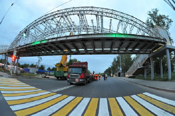 Пешеходный мост из алюминия в Афонино