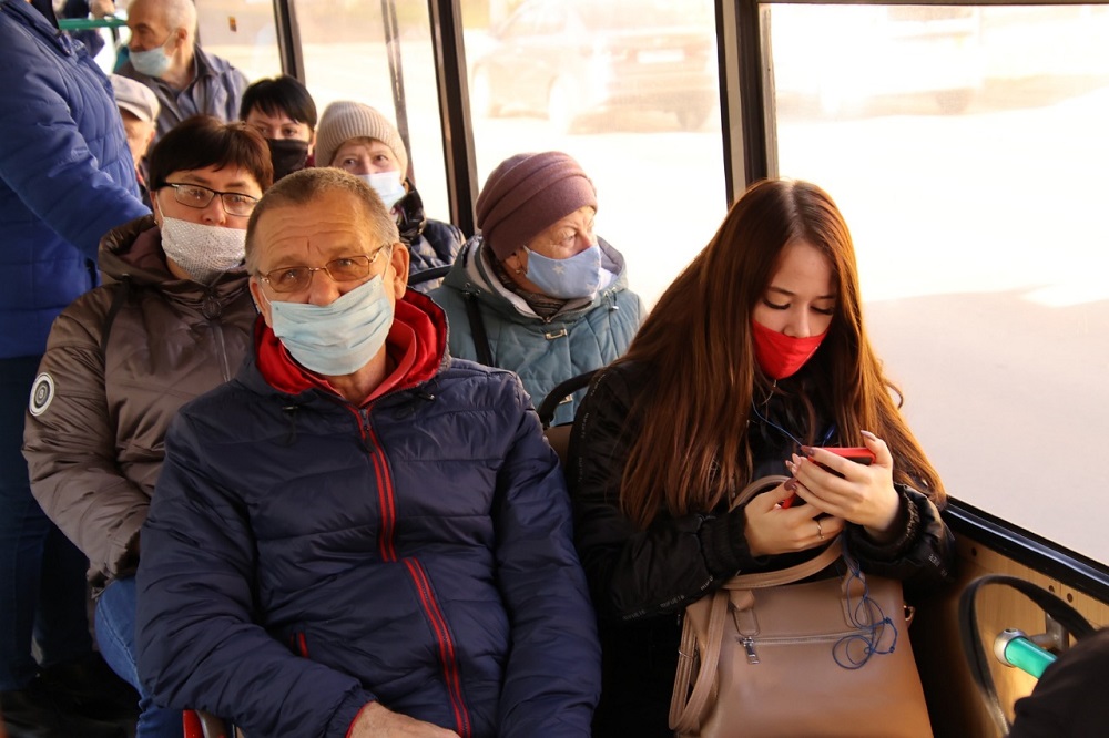 Пожилым нижегородцам рекомендовали ограничить поездки в общественном транспорте