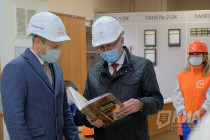 Студентам политеха, получившим именные стипендии Теплоэнерго, вручили свидетельства и памятные подарки