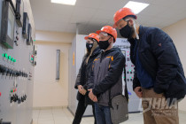 В щитовой Нагорной теплоцентрали специалисты круглосуточно следят за работой крупнейшей котельной города, чтобы в домах сотен тысяч нижегородцев было тепло и комфортно