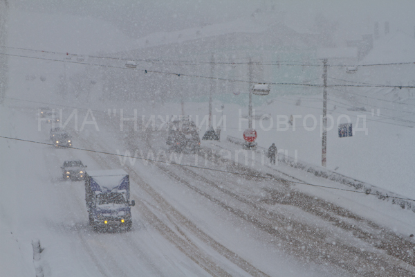 Количество спецтехники и рабочих на дорогах Нижнего Новгорода увеличат до максимума в связи с аномальным снегопадом