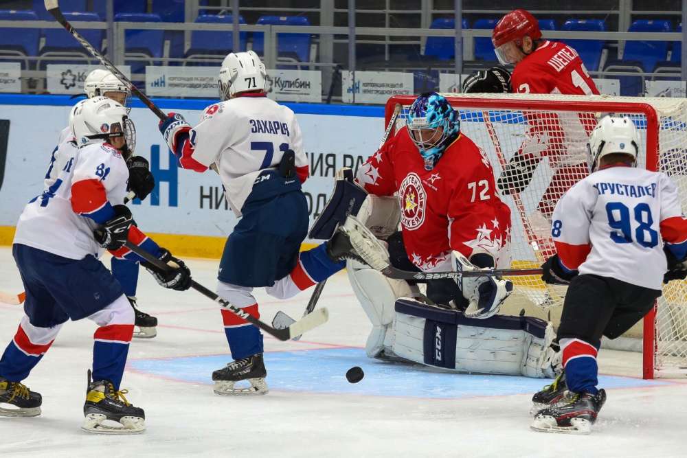 Матч с участием легенд отечественного хоккея и ветеранов "Торпедо" прошел в Нижнем Новгороде