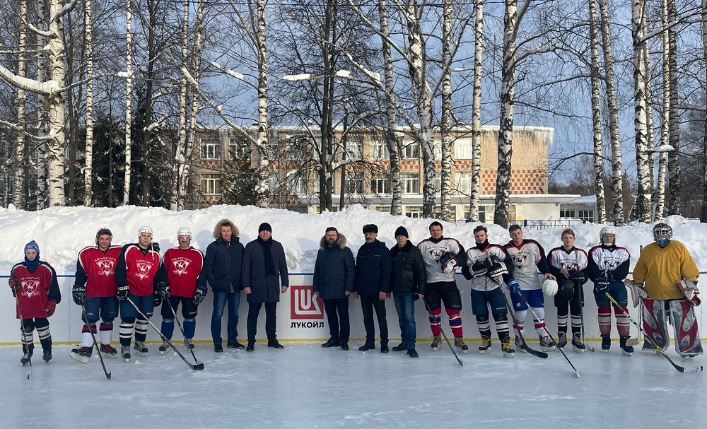 "ЛУКОЙЛ" установил новые хоккейные коробки в Кстовском районе