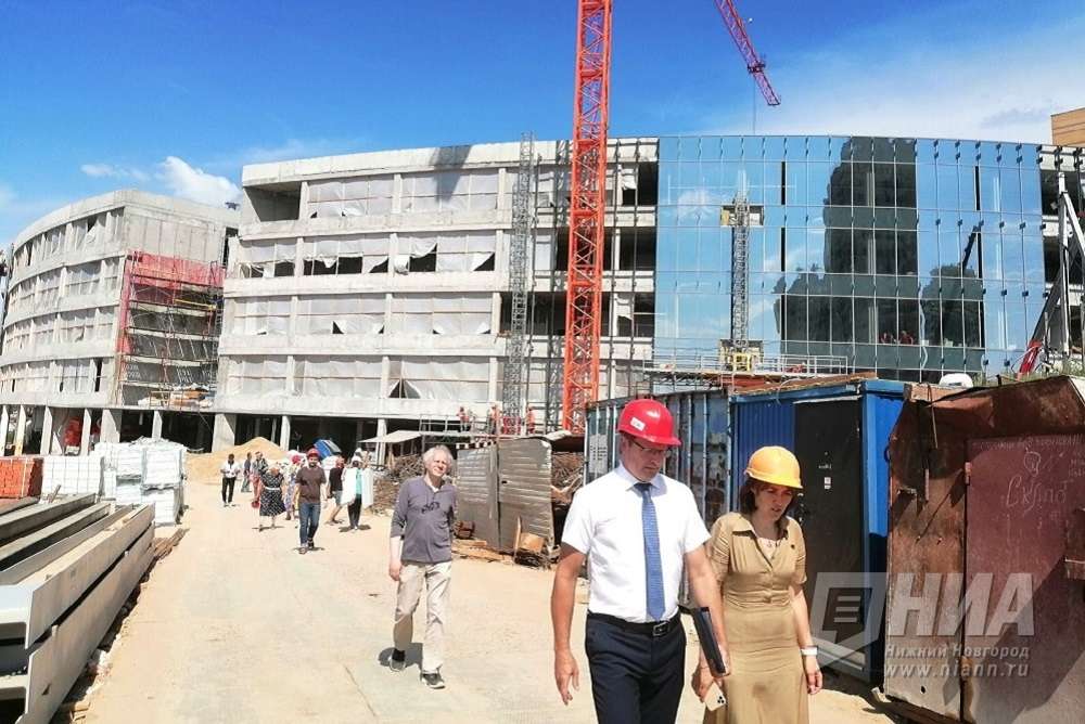 Строительная площадка корпуса Школы 800 в Верхних Печёрах. Июль 2021 года.