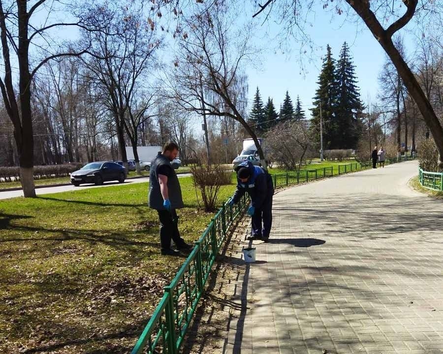 Покраска остановочных павильонов началась в Нижнем Новгороде в рамках месячника по благоустройству