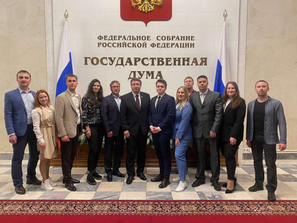 Нижегородская молодежная делегация во главе с Олегом Лавричевым посетила Госдуму с рабочим визитом