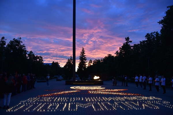 Акция "Огненные картины войны" состоялась на рассвете 22 июня в Дзержинске