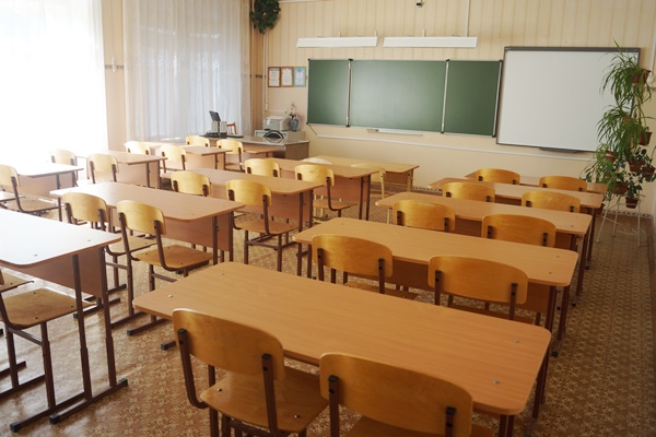 Депутаты комитета Думы Дзержинска по социальным вопросам обсудили подготовку школ и детских садов к новому учебному году