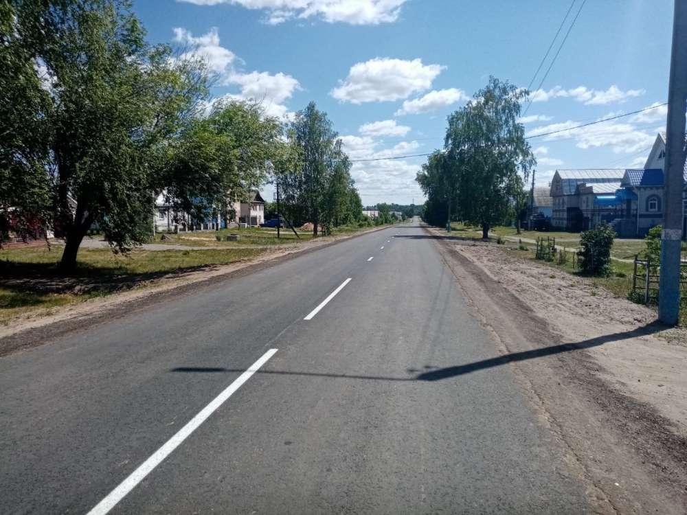 Более 2 километров центральной дороги отремонтировали в рабочем поселке Вознесенское