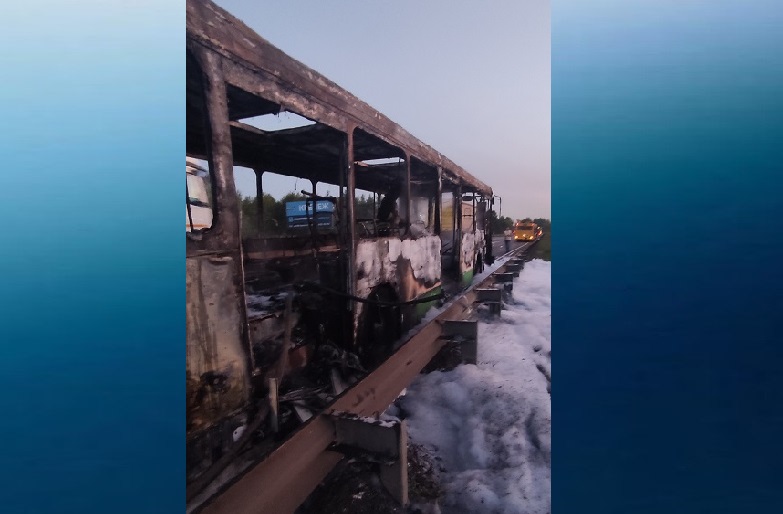 Автобус сгорел на Центральном шоссе в Кстове 18 августа