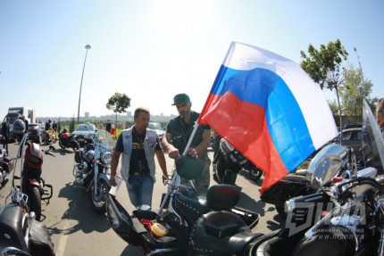 Автопробег и Всероссийская акция по разворачиванию и поднятию флага в Нижнем Новгороде
