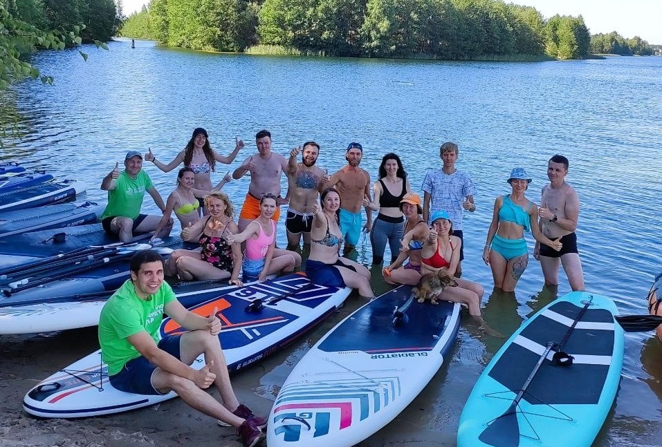 Субботник на sup-досках провели волонтёры на Силикатном озере
