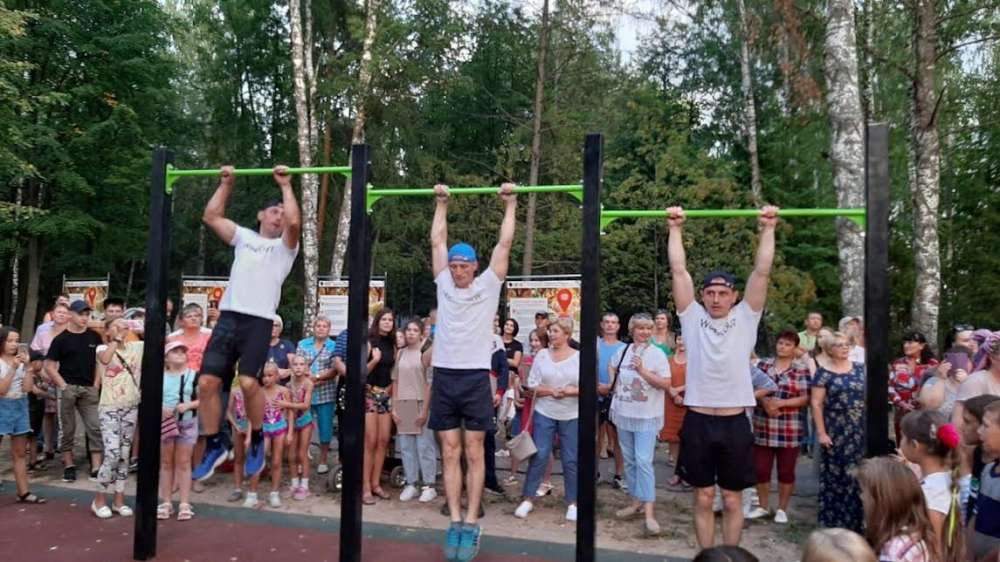 Многофункциональная спортивная площадка появилась в поселке Смолино Володарского района