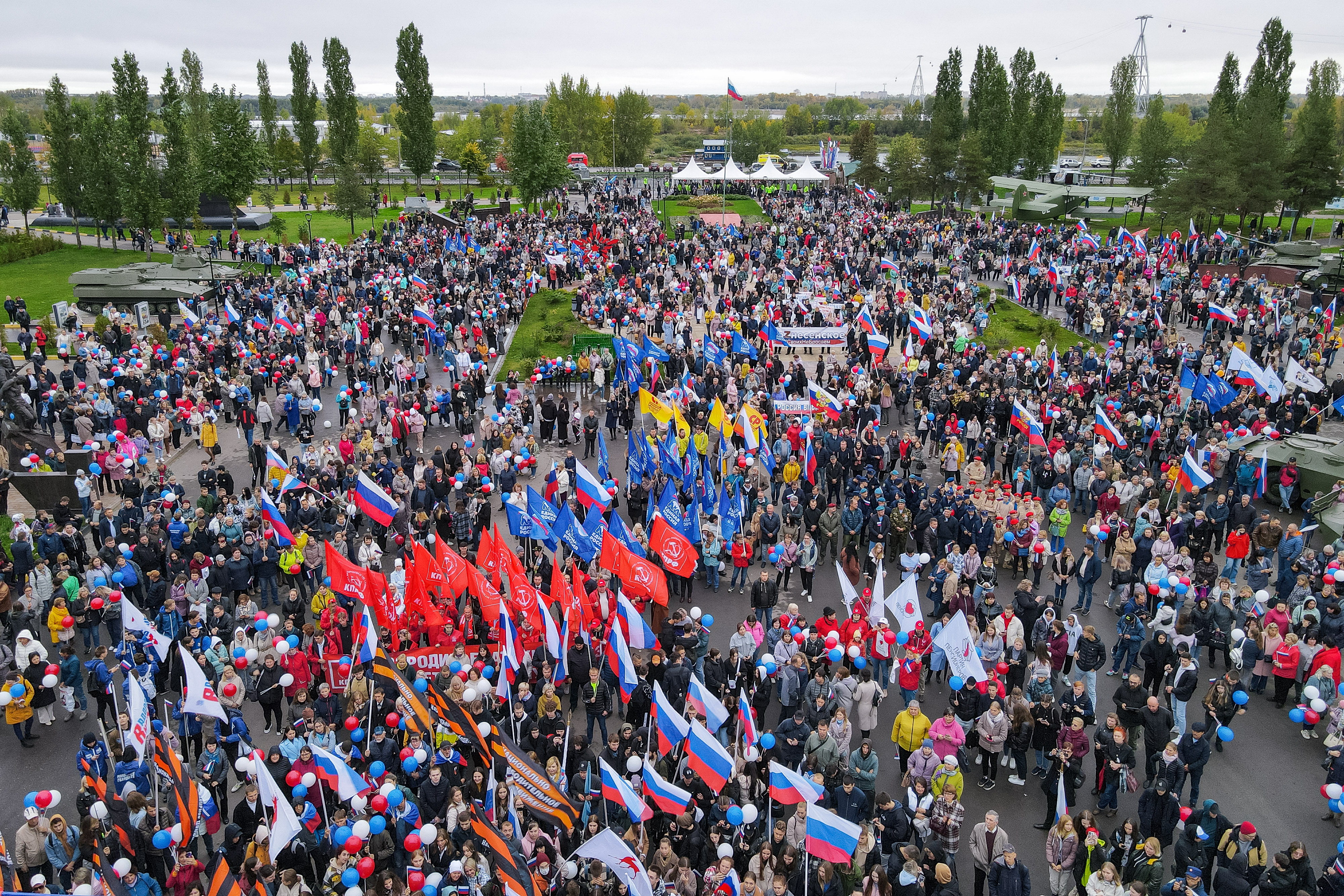 Митинг на площади победы